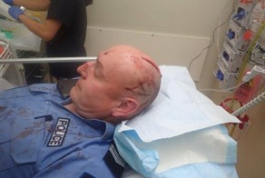 В Австралии мужчина напал на полицейского с мечом