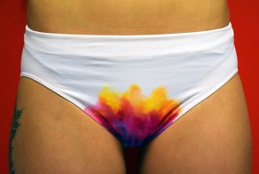 Художница превращает женские "недостатки" в произведения искусства