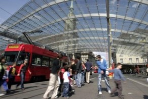 Попытка ограбления российских болельщиков мигрантами в Берне