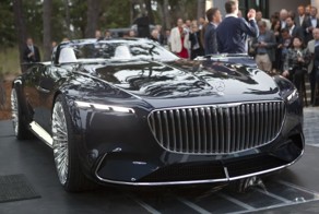 Роскошный кабриолет Mercedes-Maybach 6 представили в Пеббл-бич