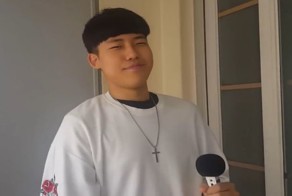 Азиатский битбоксер демонстрирует свое мастерство