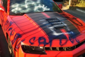 В Воронеже вандалы расписали Chevrolet Camaro