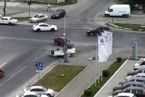 Пешеход пострадал при столкновении двух автомобилей