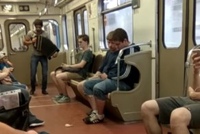 Наглые и дерзкие попрошайки московского метро
