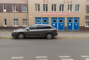В Смоленске пожарные проучили автохама