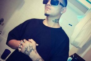 Физиономия грабителя до и после попытки нападения на трех футболистов