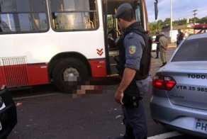 Мужчина умер мгновенно после столкновения с автобусом