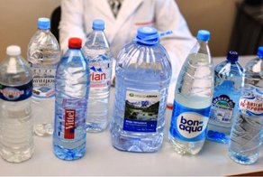 Питьевая вода многих известных производителей оказалась опасной для здоровья