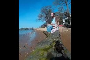 Да идите вы со своей рыбалкой! Пойманная рыба не на шутку напугала девочку