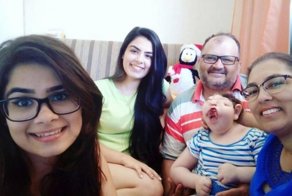 Девочка без лица смогла выжить благодаря любви ее семьи