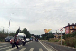 Мотоциклист сбил женщину на Пятницком шоссе