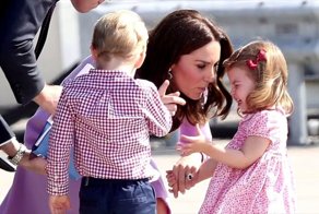 7 советов, как вести себя с ребенком в обществе и создать впечатление хорошей мамы