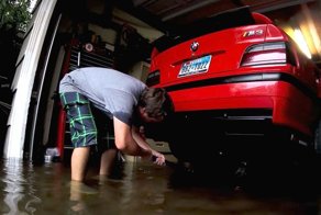 Парень смог спасти свою BMW M3 от наводнения