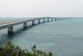 Японец упал с моста от радости, делая предложение подруге