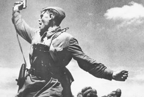 Так уж ли важно, кто именно на этом эпохальном снимке Великой Отечественной Войны