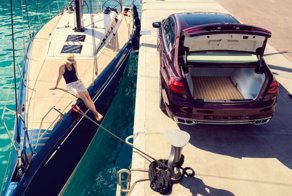 BMW 7-Series превратили в "яхту" на колесах