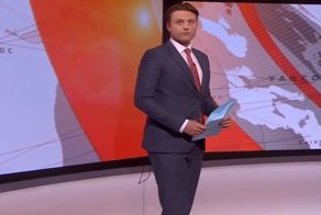 Ведущий новостей в прямом эфире заблудился среди студийных камер