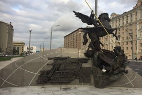 Памятник Калашникову в Москве