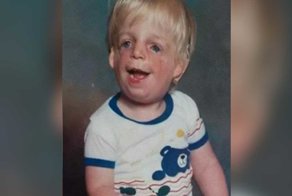 Родители отказались от больного ребенка, но посмотрите на него 30 лет спустя!
