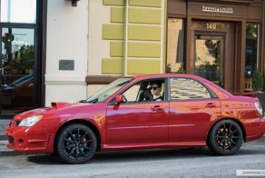 Красный Subaru WRX из «Малыша на драйве» продали очень дорого