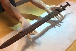 Норвежский охотник нашел старинный меч викингов