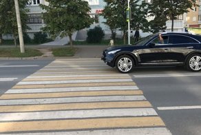 Автобыдло на "Инфинити" без номеров в Казани. Прошу просто огласки