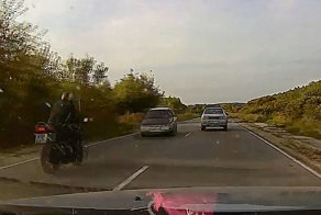 Мотоциклист лоб в лоб столкнулся с ВАЗом