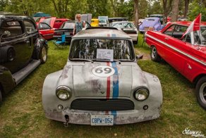 Классический Mini с мощным двигателем Chevy