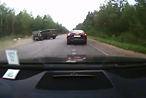 Класическая авария, теперь с УАЗом