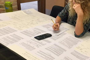 Студент с разрешения преподавателя пришёл на экзамен с огромной шпаргалкой