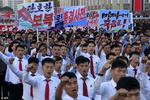 Тысячи северокорейцев устроили митинг против США и Трампа после заявления Ким Чен Ына