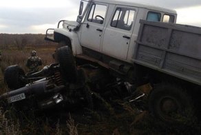 В Приамурье егерь наехал на внедорожник браконьеров