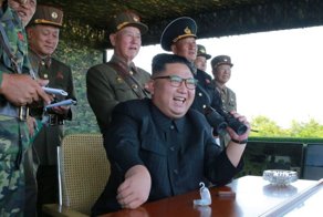 Северная Корея бомбит американский авианосец! Пока - в пропагандистском ролике