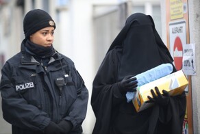 В Австрии вступил в силу запрет на ношение никаба и бурки в общественных местах