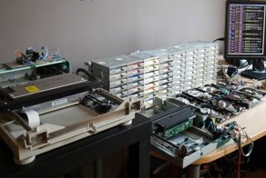 Музыкальную тему из Doom воспроизвели на 64 флоппи дисководах