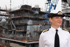 Первую в истории британского флота женщину — капитана корабля с позором выгнали со службы (за секс)