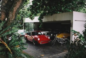 Удивительная коллекция классических Porsche на тропическом острове