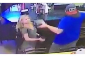 Женщина решила выбить чипсы из рук мужчины, но вскоре пожалела об этом