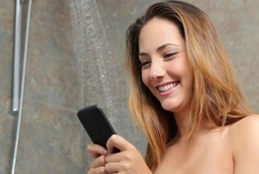 Вот почему нельзя брать телефон в туалет