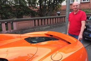 В Германии осёл укусил спорткар McLaren
