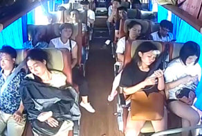 Переворот китайского автобуса в трех ракурсах