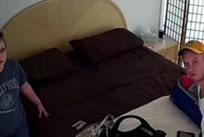 Пара была потрясена, обнаружив скрытую камеру в гостиничном номере