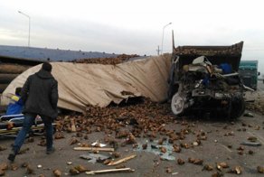 Авария дня. В Заинске столкнулись грузовики и легковой автомобиль