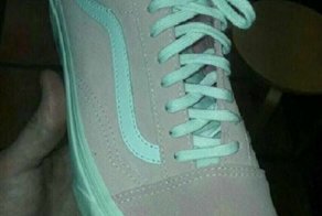 Какого цвета эта кроссовка? Новая оптическая иллюзия сводит с ума пользователей Интернета