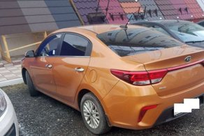 Памятка автоугонщику на стекле автомобиля