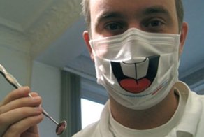 Врачи с чувством юмора: 30 забавных шуток стоматологов