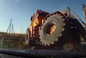 Авария дня. Столкновение с погрузчиком из Татарстана