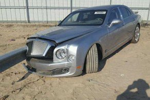 Bentley на шпажке - битый лимузин выставили на продажу