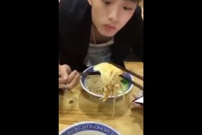В тарелке друга еда всегда вкуснее