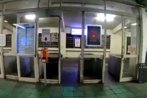 Долгий и жуткий путь к поездам японской железнодорожной станции, залегающей в недрах горы